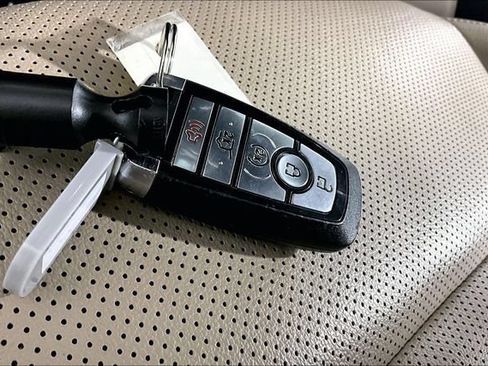 Used 2022 Ford Escape SEL AWD/4WD image 11