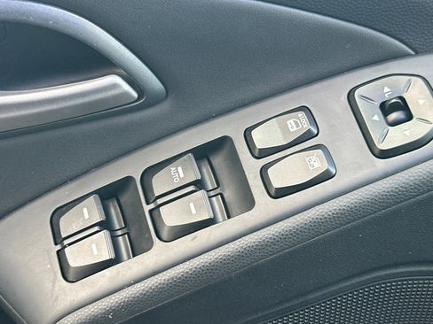 Used 2012 Hyundai Tucson Limited FWD image 13