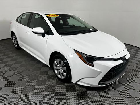 Used 2024 Toyota Corolla LE FWD image 3