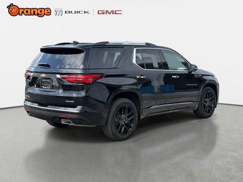 Used 2023 Chevrolet Traverse Premier FWD image 3