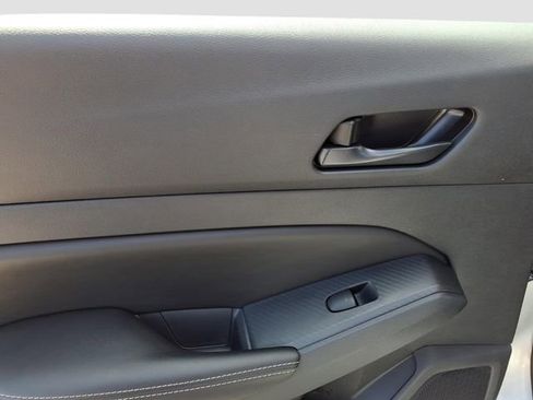 Used 2025 Nissan Altima 2.5 SV FWD image 8