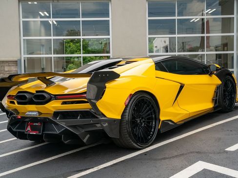 Used 2024 Lamborghini Revuelto AWD/4WD image 15