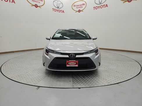 Used 2025 Toyota Corolla LE FWD image 4
