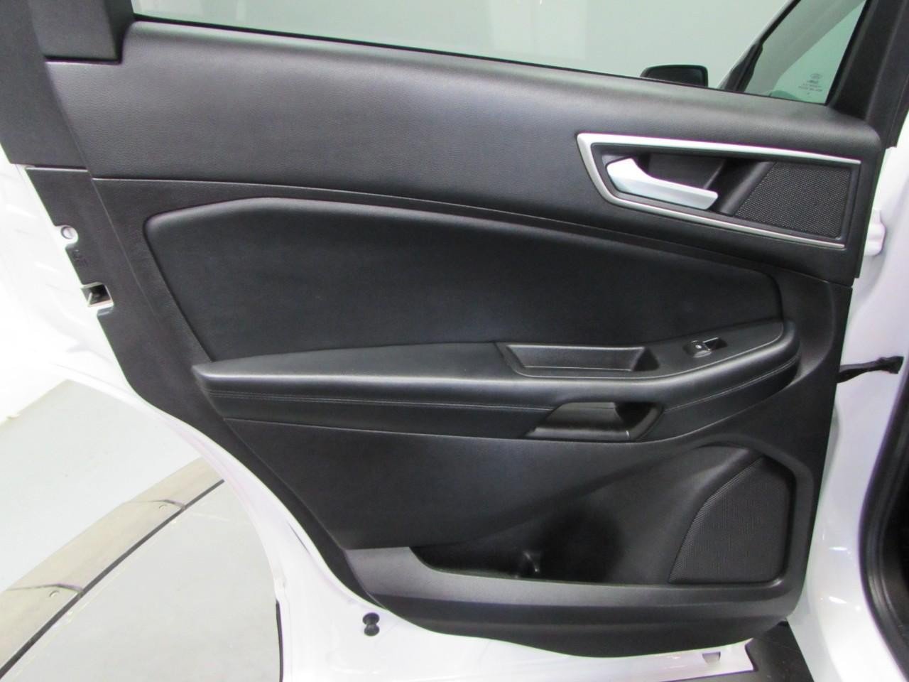 Used 2021 Ford Edge SEL AWD/4WD image 14