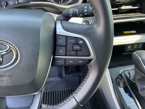 Used 2024 Toyota Highlander XLE AWD/4WD image 20