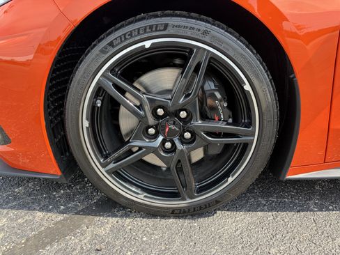 Used 2025 Chevrolet Corvette Stingray Premium Conv w/ Z51 Performance Package RWD image 12