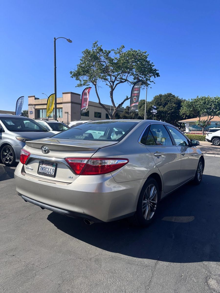 Used 2015 Toyota Camry SE FWD image 4