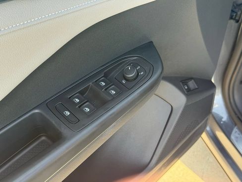 Used 2024 Volkswagen Taos SE FWD image 15