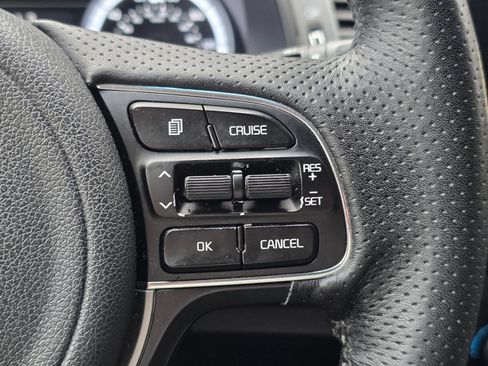 Used 2017 Kia Niro LX image 30