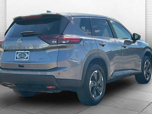 Used 2025 Nissan Rogue SV AWD/4WD image 14