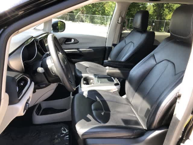 Certified 2024 Chrysler Pacifica Touring-L FWD image 10