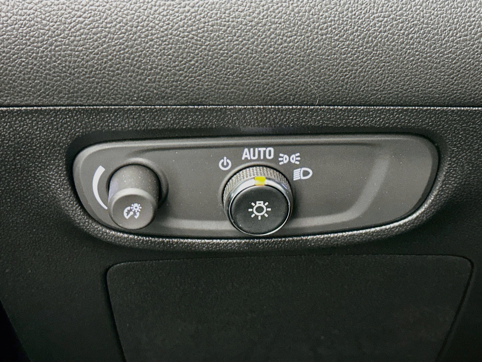 Used 2025 Buick Encore GX Preferred AWD/4WD image 17