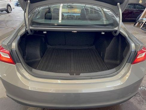 Used 2017 Chevrolet Malibu LT FWD image 8