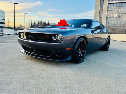 Used 2016 Dodge Challenger SRT w/ Technology Group image 4