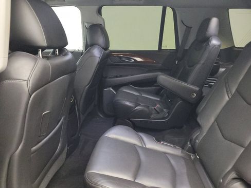 Used 2018 Cadillac Escalade Premium Luxury AWD/4WD image 18