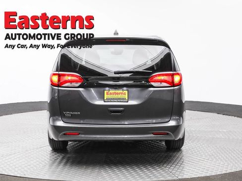 Used 2023 Chrysler Voyager LX FWD image 6