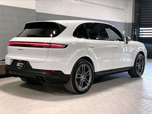 Certified 2025 Porsche Cayenne image 17