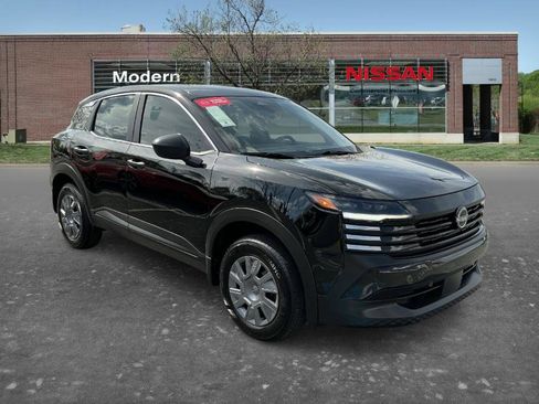 Certified 2025 Nissan Kicks S image 5