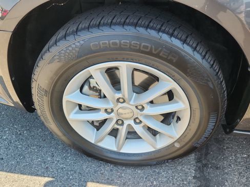 Used 2019 Dodge Grand Caravan SXT FWD image 17