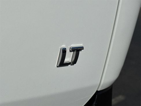 Used 2021 Chevrolet Traverse LT image 15