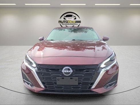 Used 2023 Nissan Altima 2.5 SV image 2