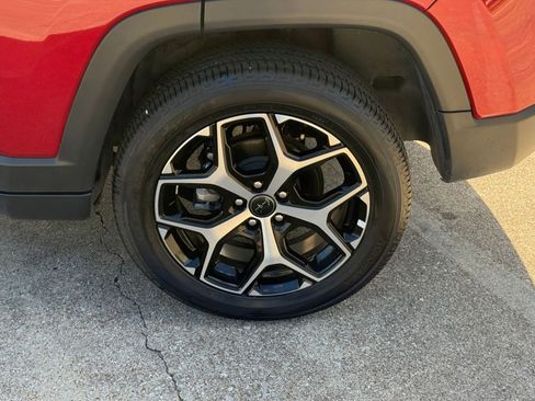 Used 2025 Jeep Compass Limited image 30