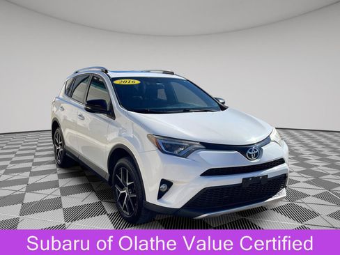 Used 2016 Toyota RAV4 SE image 1