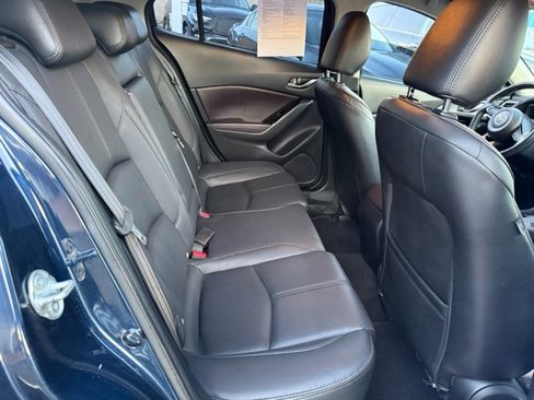 Used 2018 MAZDA MAZDA3 Touring image 19
