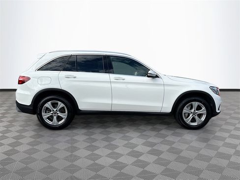 Used 2018 Mercedes-Benz GLC 300 4MATIC w/ Multimedia Package image 5