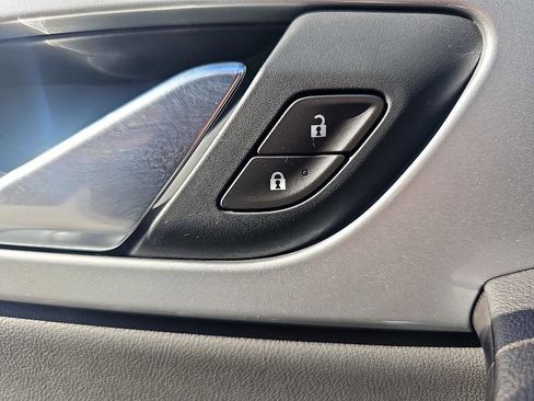 Used 2019 Chevrolet Blazer LT image 11