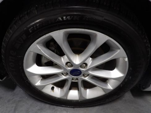 Used 2019 Ford Fusion SE FWD image 19