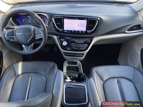 Certified 2024 Chrysler Pacifica Touring-L image 8