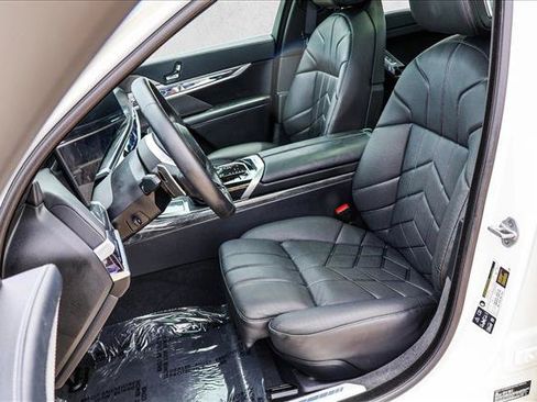 Used 2026 BMW 740i xDrive AWD/4WD image 12