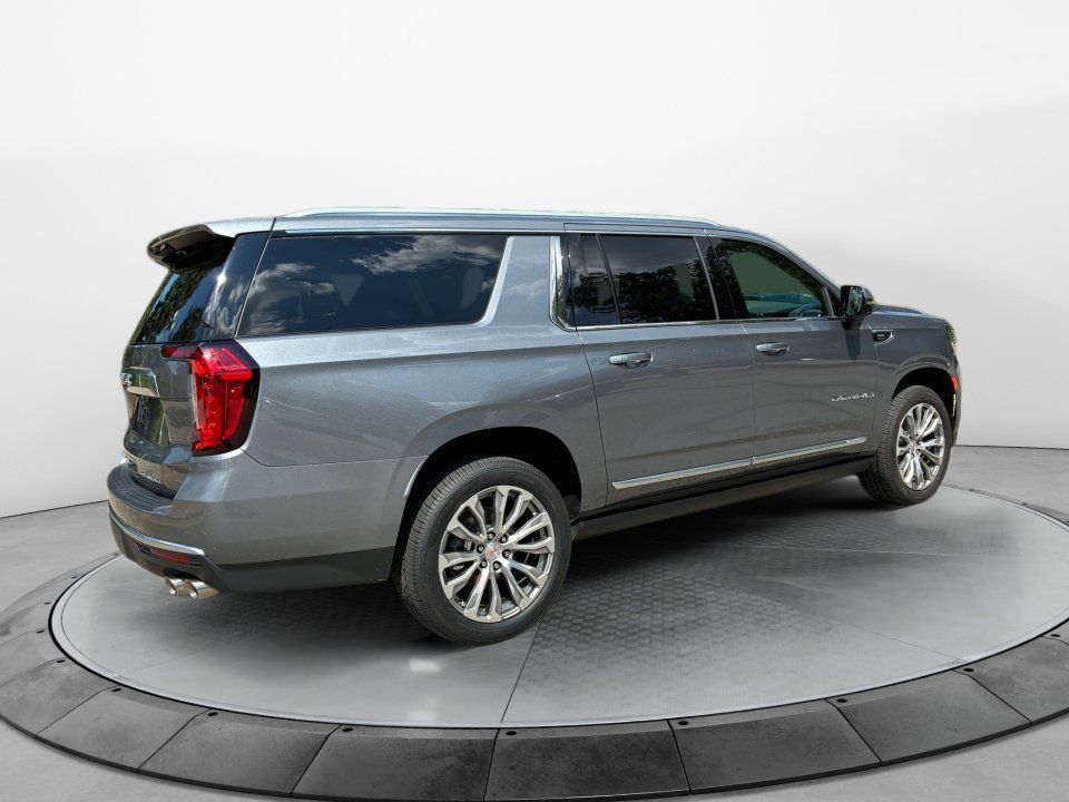 Used 2021 GMC Yukon XL Denali w/ Denali Premium Package AWD/4WD image 7
