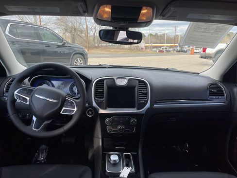 Used 2023 Chrysler 300 Touring image 14