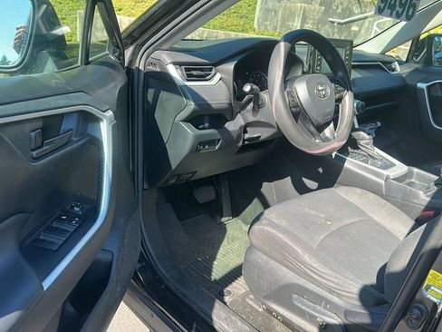 Used 2020 Toyota RAV4 LE AWD/4WD image 12