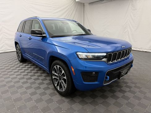 Used 2022 Jeep Grand Cherokee Overland w/ Luxury Tech Group IV image 3