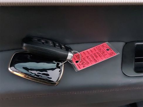 Used 2025 Ford Explorer Active w/ Active Comfort Package image 36