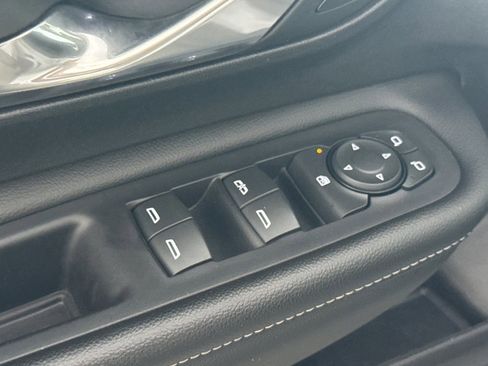 Used 2024 GMC Terrain SLE FWD image 12