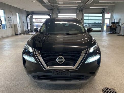 Used 2021 Nissan Rogue SV image 2