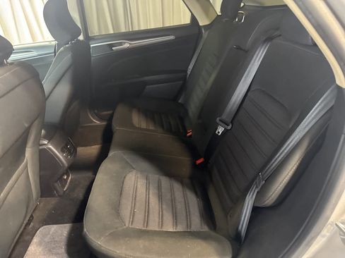 Used 2019 Ford Fusion SE image 18