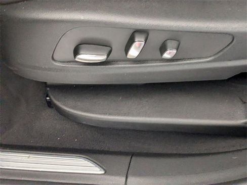 Used 2025 Cadillac XT5 Premium Luxury image 15