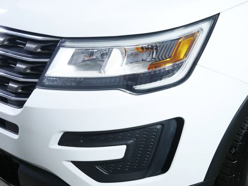 Used 2016 Ford Explorer Base image 16