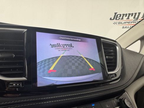 Used 2024 Chrysler Pacifica Limited FWD image 15