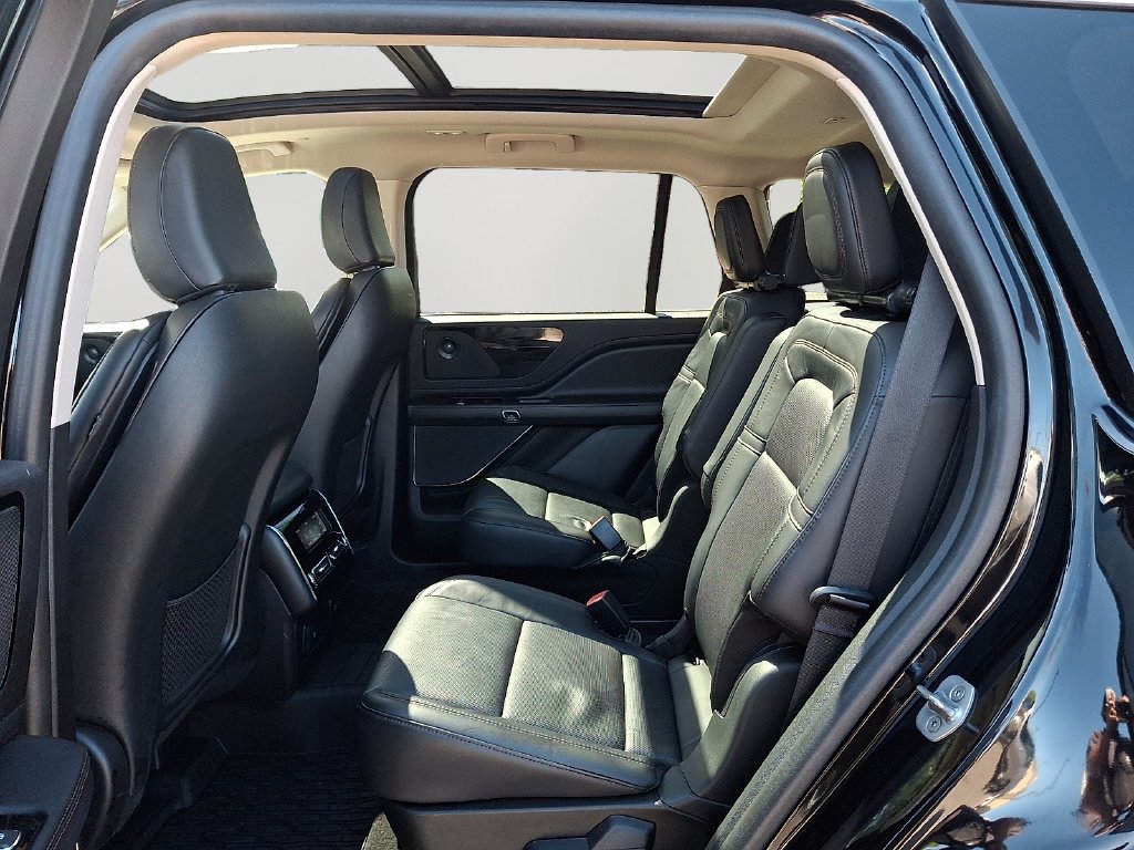 Used 2023 Lincoln Aviator Grand Touring w/ Elements Package Plus AWD/4WD image 8