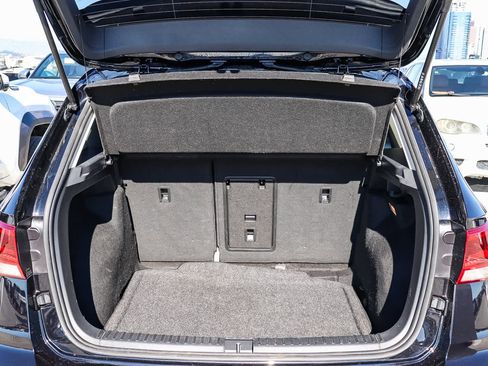 Used 2023 Volkswagen Taos SE w/ Panoramic Sunroof Package image 28