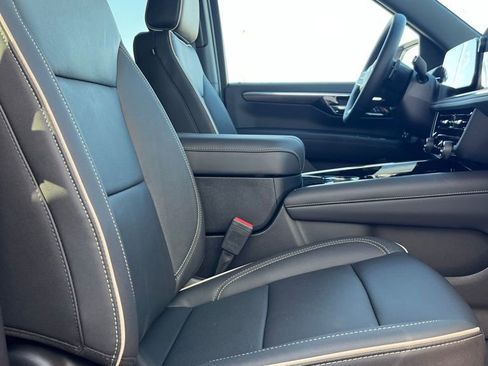 New 2026 Chevrolet Suburban Premier image 12