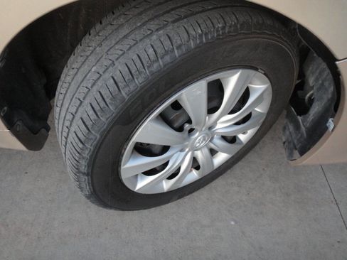 Used 2013 Toyota Corolla LE image 22