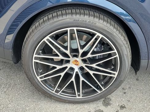 New 2026 Porsche Cayenne Coupe AWD/4WD image 14