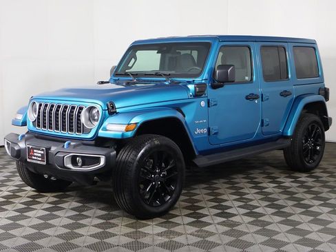 Used 2024 Jeep Wrangler Unlimited Sahara AWD/4WD image 7